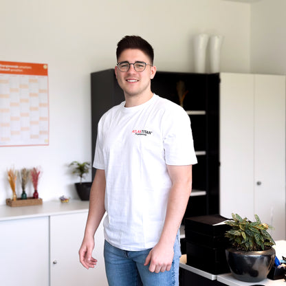 FIRST WEAR T-shirt weiß mit Stick